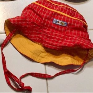 Baby reversible summer hat with parrots